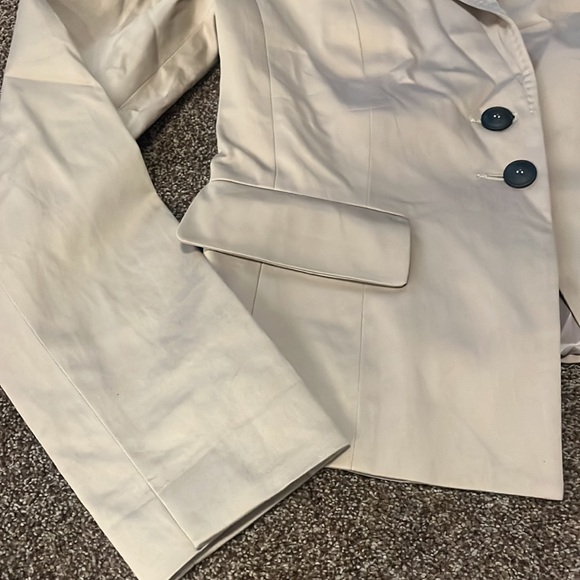 2/$20 Size 8 blazer in excellent condition - Picture 2 of 6
